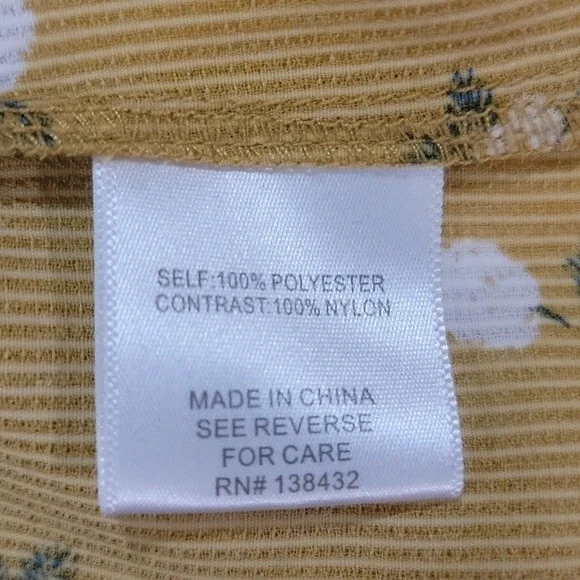 MODCLOTH Floral Lace V-neck Top size S - Picture 9 of 9